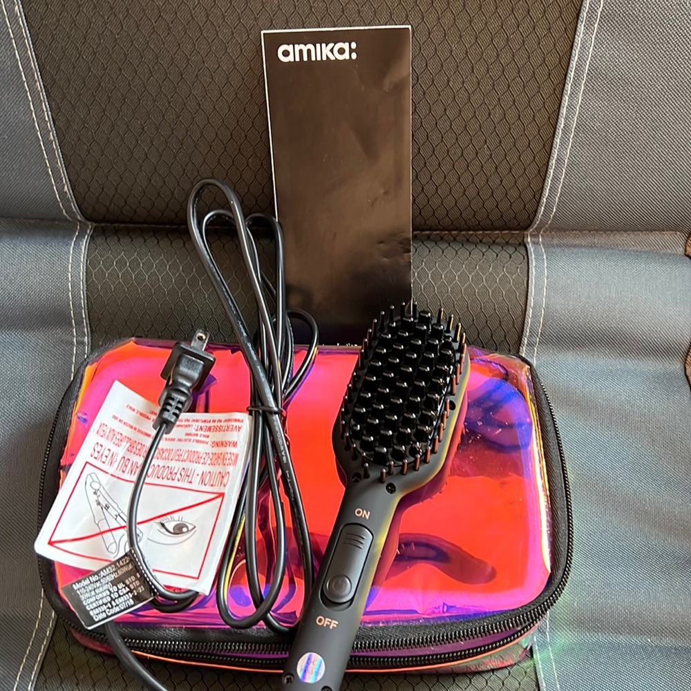 Amika straightening brush